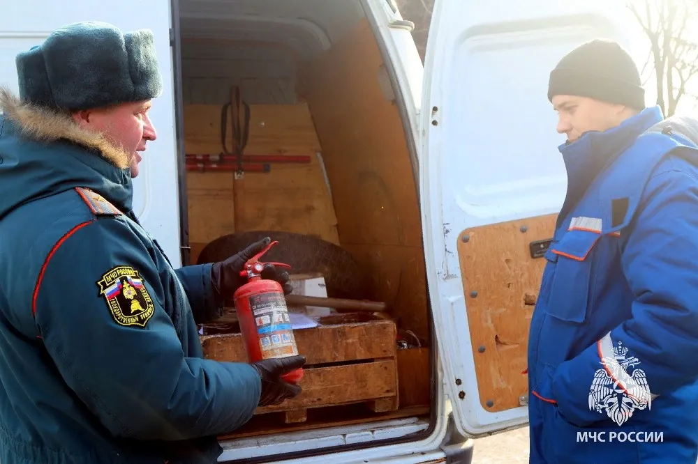 В ходе рейда два авто без огнетушителя остановили инспекторы в Биробиджане