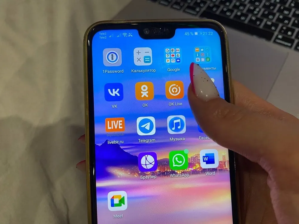 Перейти на мессенджер от VK российским министерствам поручил Чернышенко