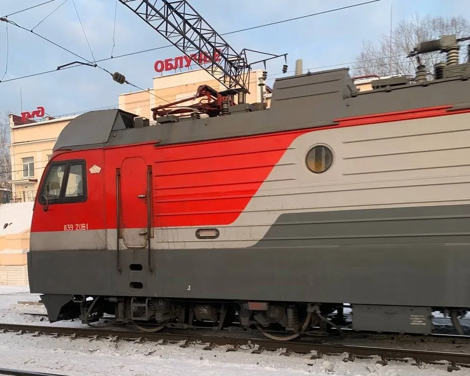 Вагоны для перевозки авто и мотоциклов в составе пассажирского поезда проходят через ЕАО