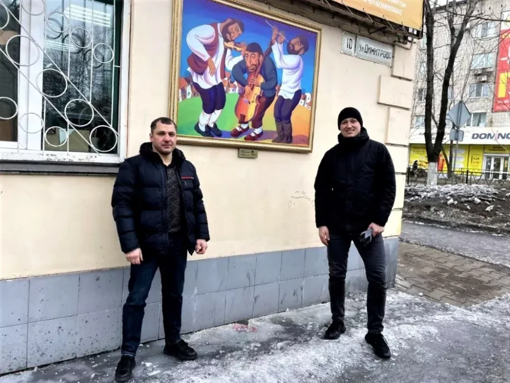 Картины Владислава Цапа украсили улицы Биробиджана