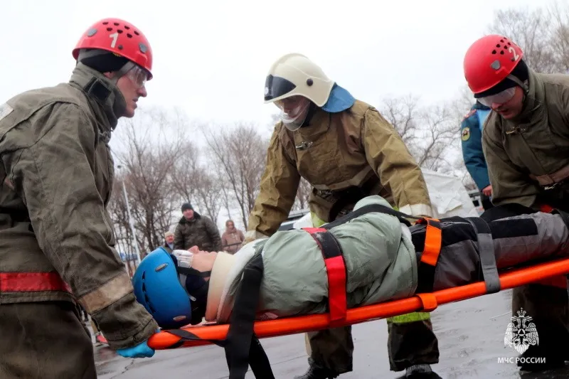 Эвакуировали 18 человек, попавших в ДТП, в 2023 году спасатели в Еврейской автономной области