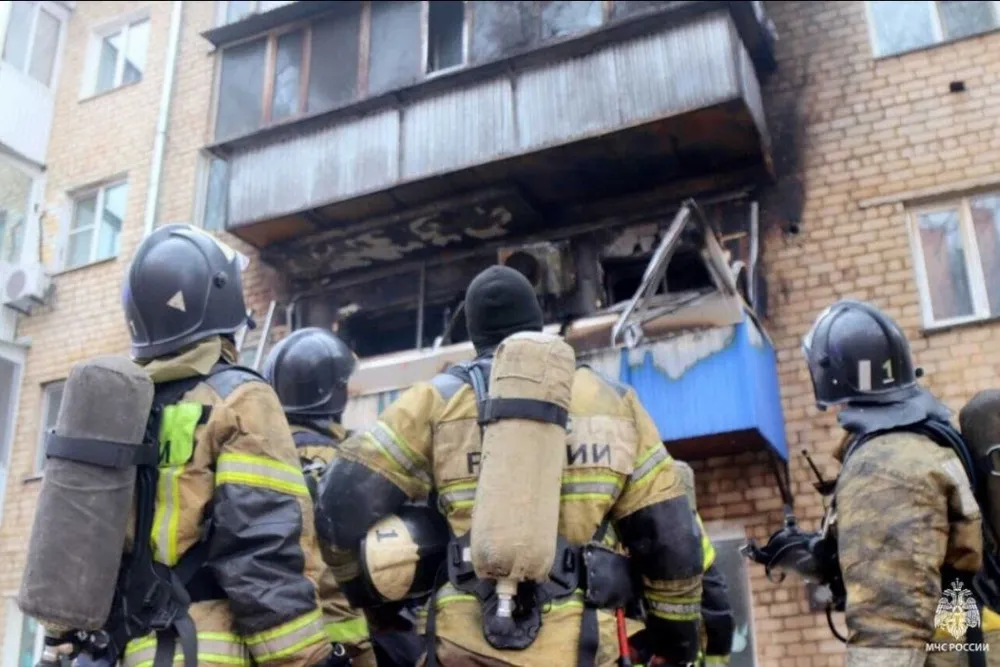 «Током бьётся вся квартира и балкон» - сотрудники МЧС о страшном пожаре в Биробиджане