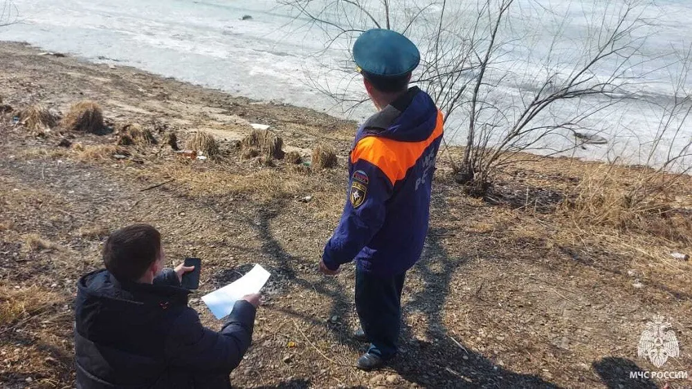 Трех подростков от провала под лёд уберегли спасатели в Биробиджане