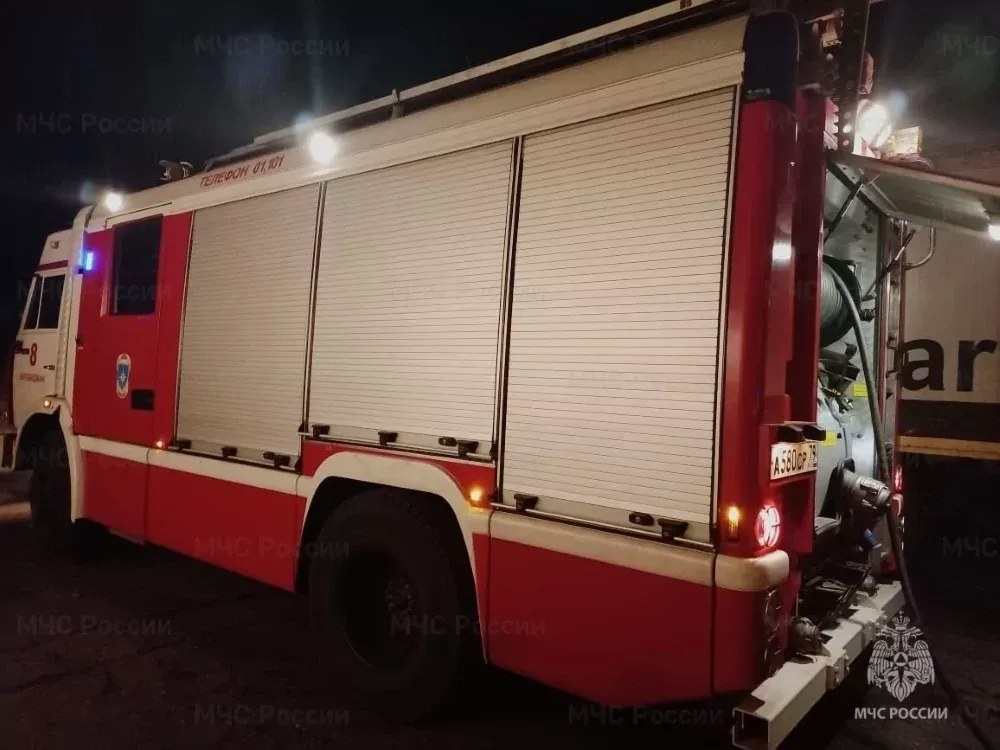 Горел цех по производству прессованных брикетов ночью в Биробиджане