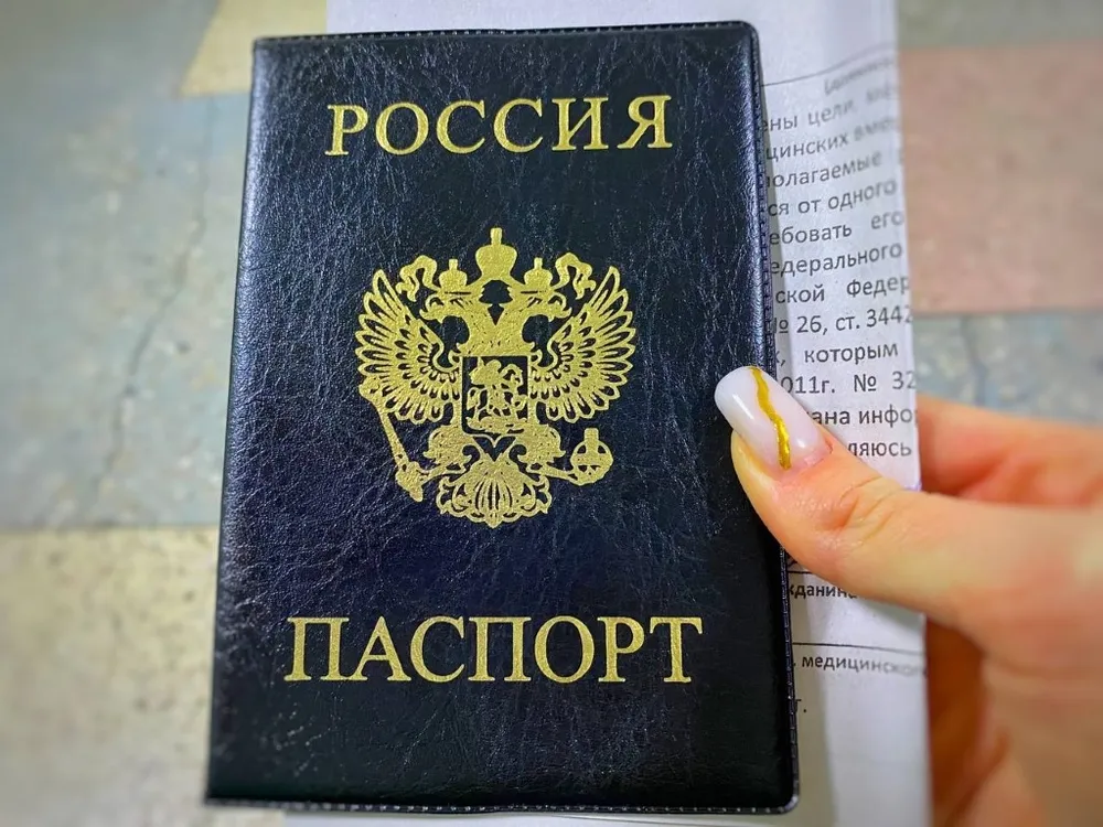 Против возможности смены пола в паспорте и других документах выступает Минюст России