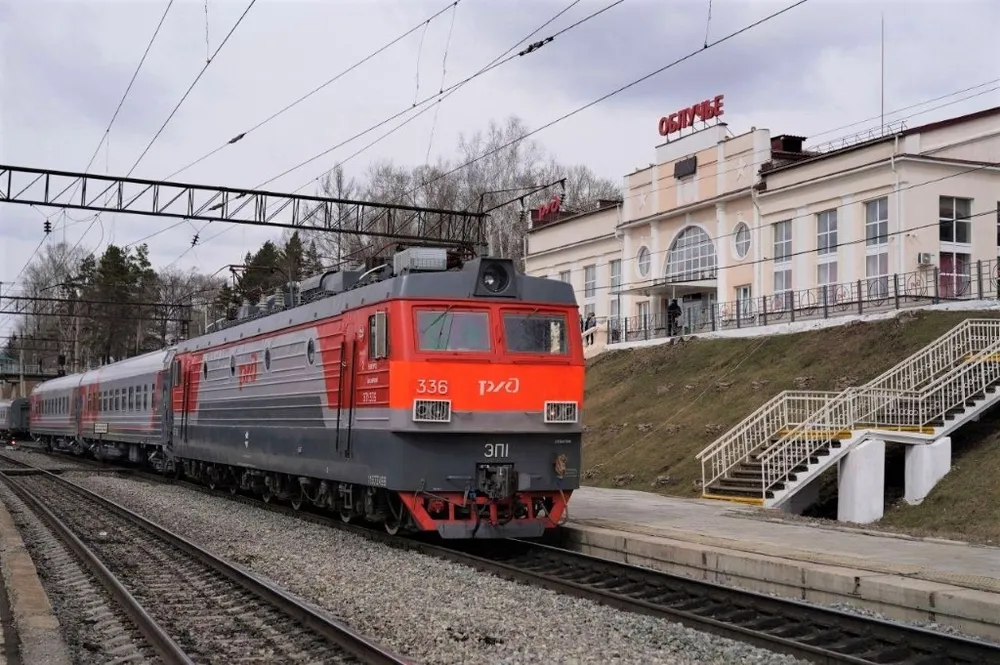 С новыми вагонами теперь курсирует пригородный поезд Биробиджан – Облучье – Биробиджан