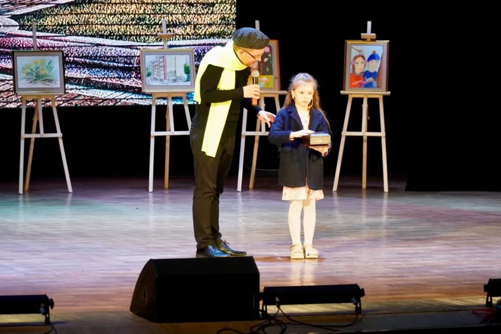 «Золотой» Юбилей отметила Детская художественная школа Биробиджана