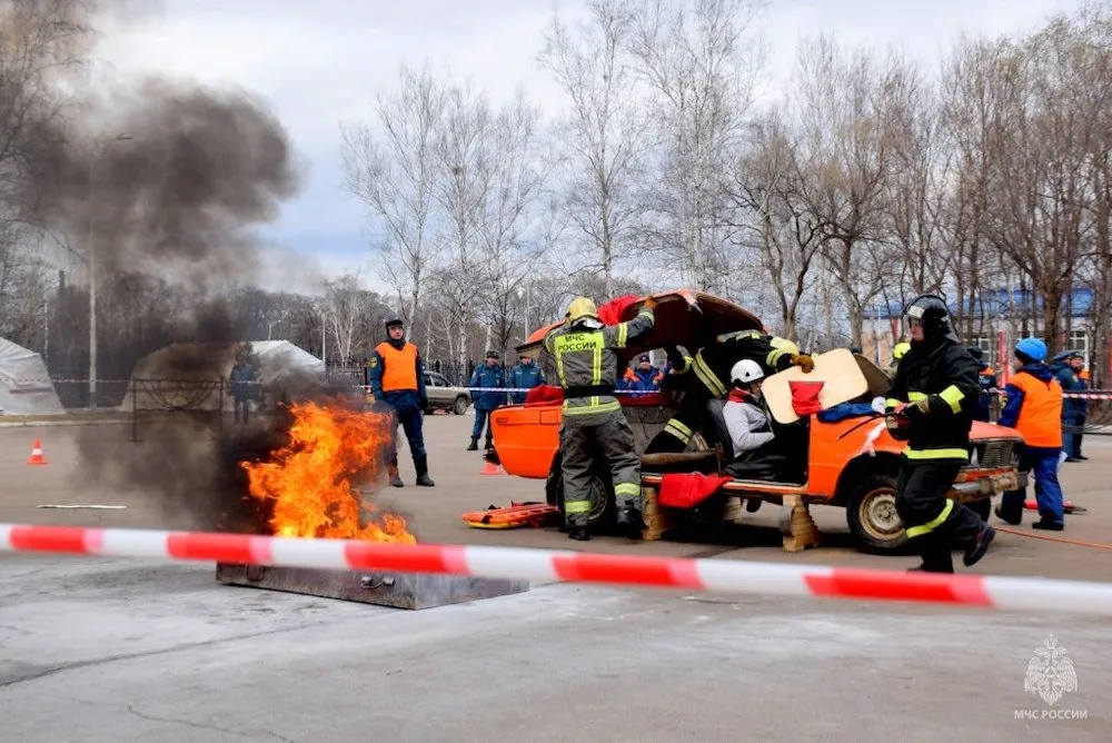 Спасли двух пострадавших в ДТП сотрудники МЧС в Еврейской автономии — легенда соревнований