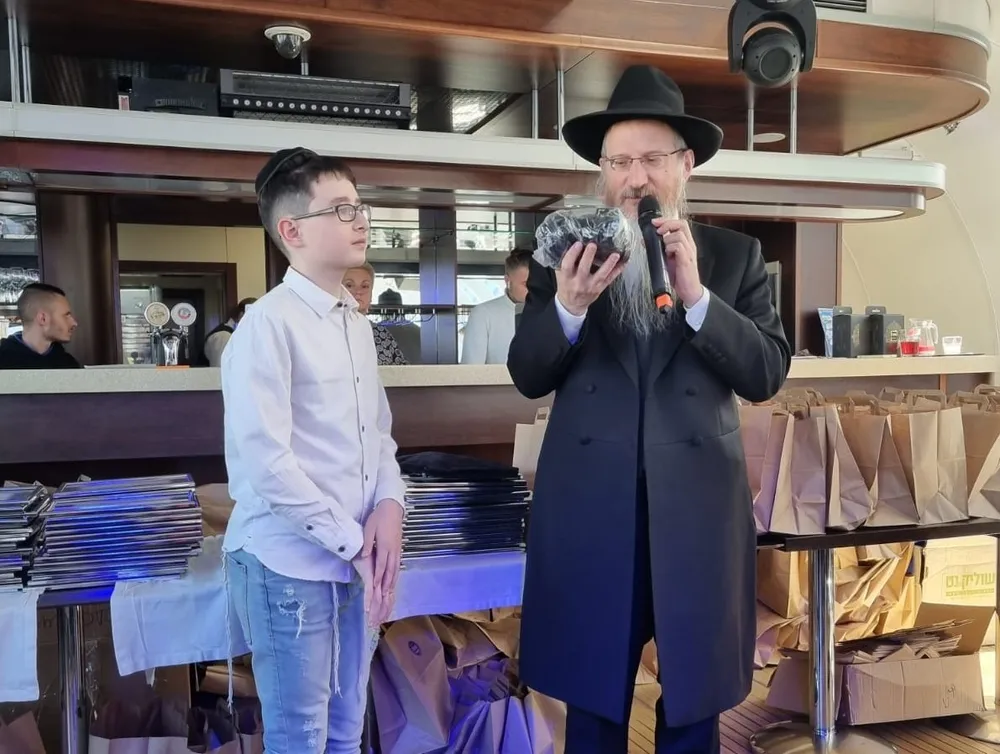 Встречать еврейское совершеннолетие полетели в Москву подростки из ЕАО