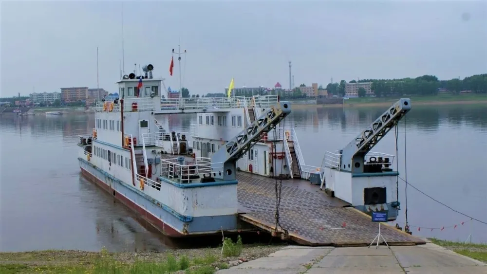 Паромная переправа Амурзет - Лобэй начала свою работу в ЕАО