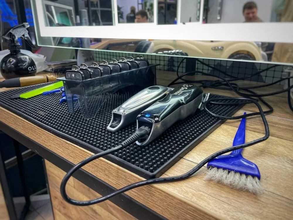 На машинках для стрижки волос решили подзаработать двое жителей Биробиджана