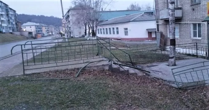 Разломал ограждение и скрылся с места ДТП водитель в ЕАО