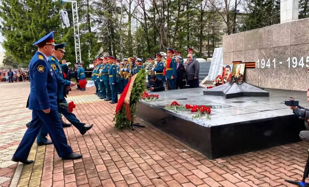 С днём Победы жителей ЕАО поздравил председатель Законодательного Собрания Роман Бойко