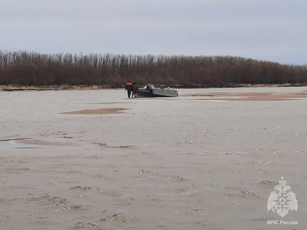 Третьи сутки ищут пропавшего на реке Амур уроженца Хабаровского края