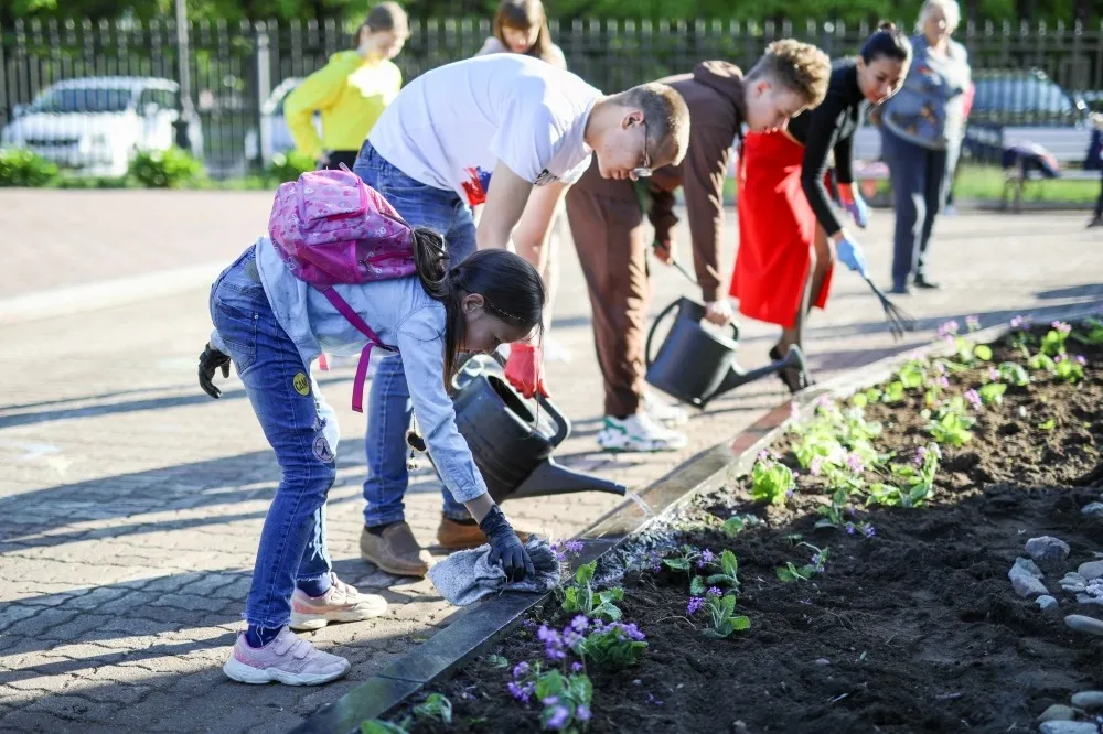 Детская клумба  с многолетними цветами появилась в Биробиджане