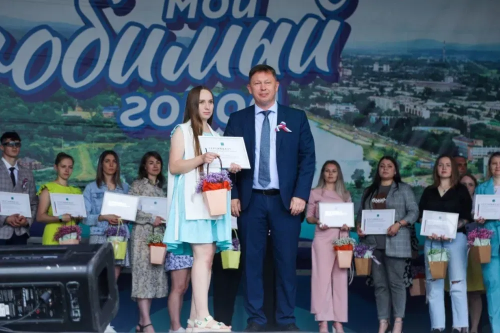 Роман Бойко поддержал патриотический проект молодого учителя из ЕАО