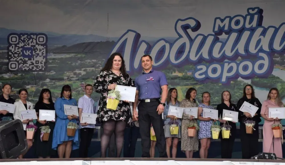 Денежные сертификаты передал победителям конкурса «Измени жизнь к лучшему» депутат Госдумы от ЕАО