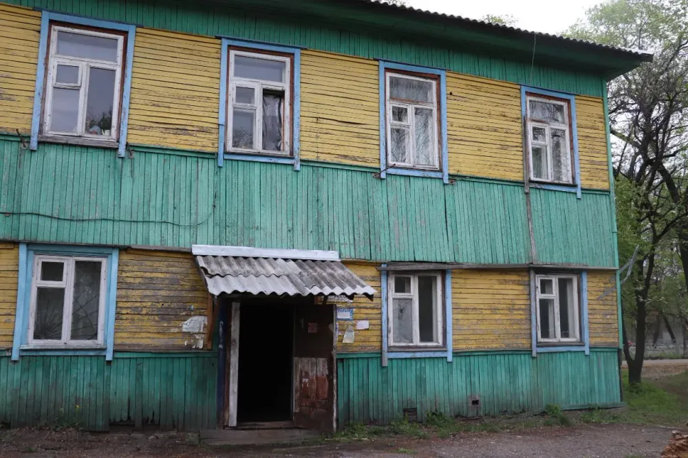 Срок расселения из деревянной двухэтажки пересмотрел суд в Биробиджане