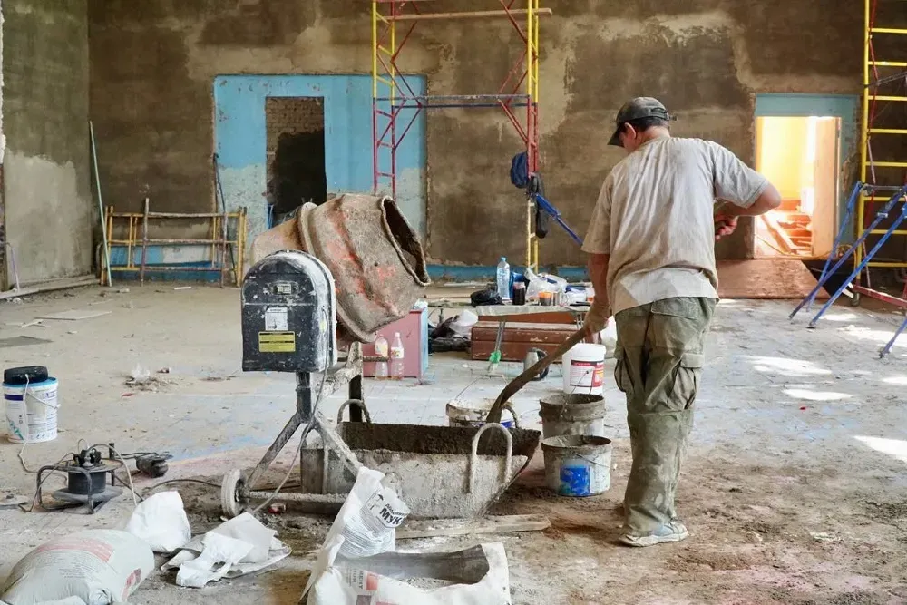 На особом контроле у депутатского корпуса ремонт школьного спортзала в Биробиджана