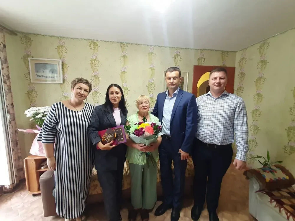 Гостей принимала в свой 81-й день рождения почетный житель Валентина Бардель в ЕАО