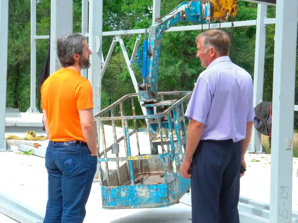 Инспекция провела проверку строительства спортзала у биробиджанской школы