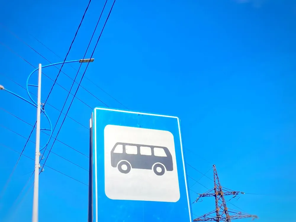 Шесть новых остановок пострадали от вандалов еще до завершения работ в Биробиджане