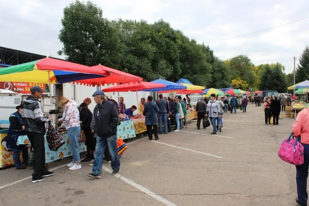 Сегодня начала работу ежегодная осенняя сельскохозяйственная ярмарка в центре Биробиджана