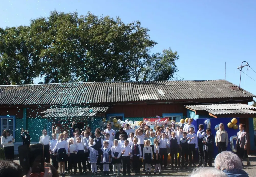 Стремимся к вершинам знаний уже 120 лет: юбилей отметила школа Октябрьского района