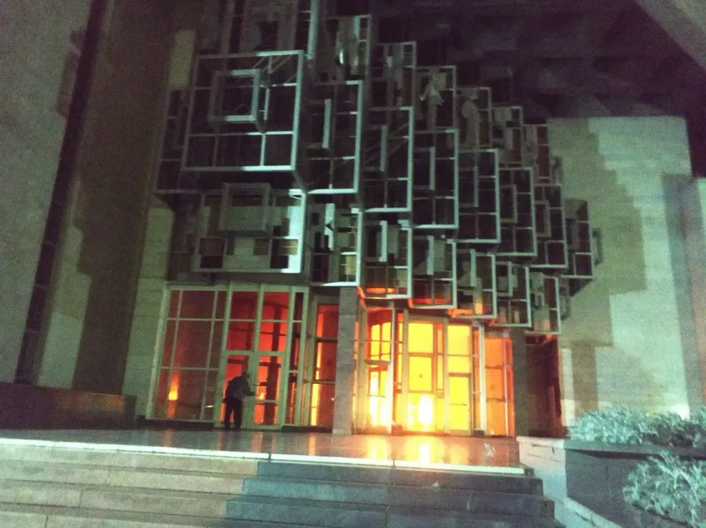 Пожарные устраняют возгорание в биробиджанской филармонии