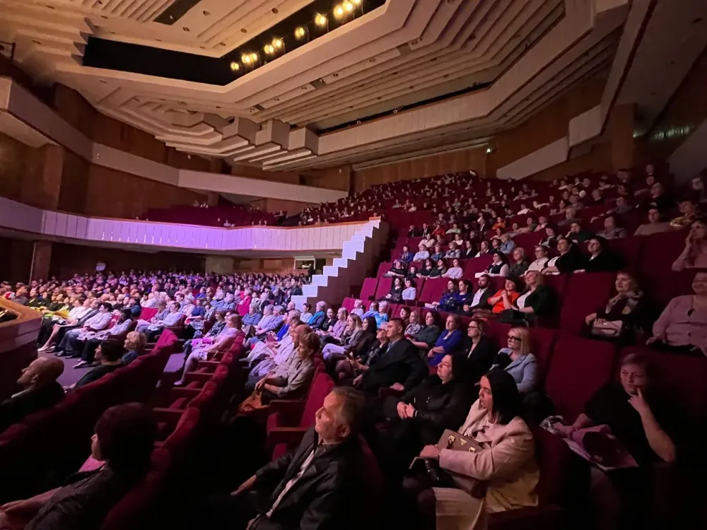 С днем учителя поздравили преподавателей и наставников в биробиджанской филармонии