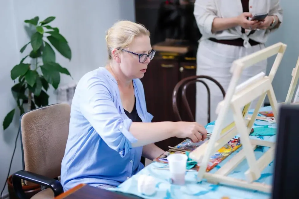 «Надо любить то, чем занимаешься»: о жизни художника поведала биробиджанка Ольга Доманова