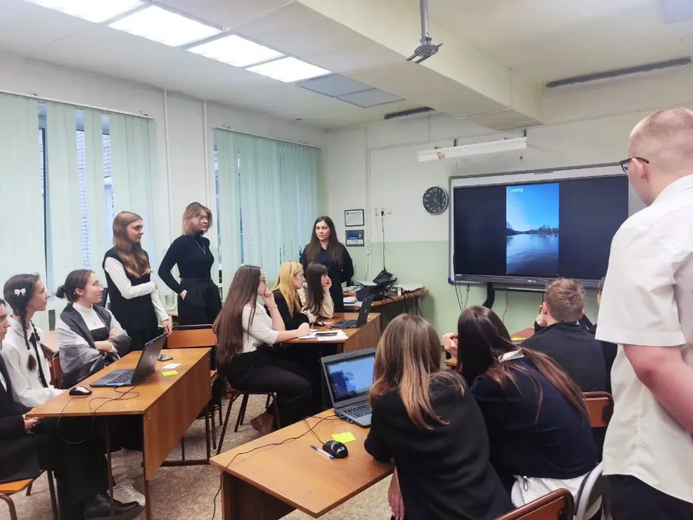 Учитель вместе с учениками разрабатывает путеводитель по маршрутам Бирарии в ЕАО