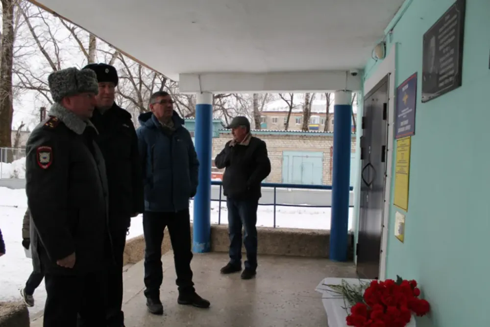 Мемориальную доску участковому Сергею Миляеву открыли в селе ЕАО