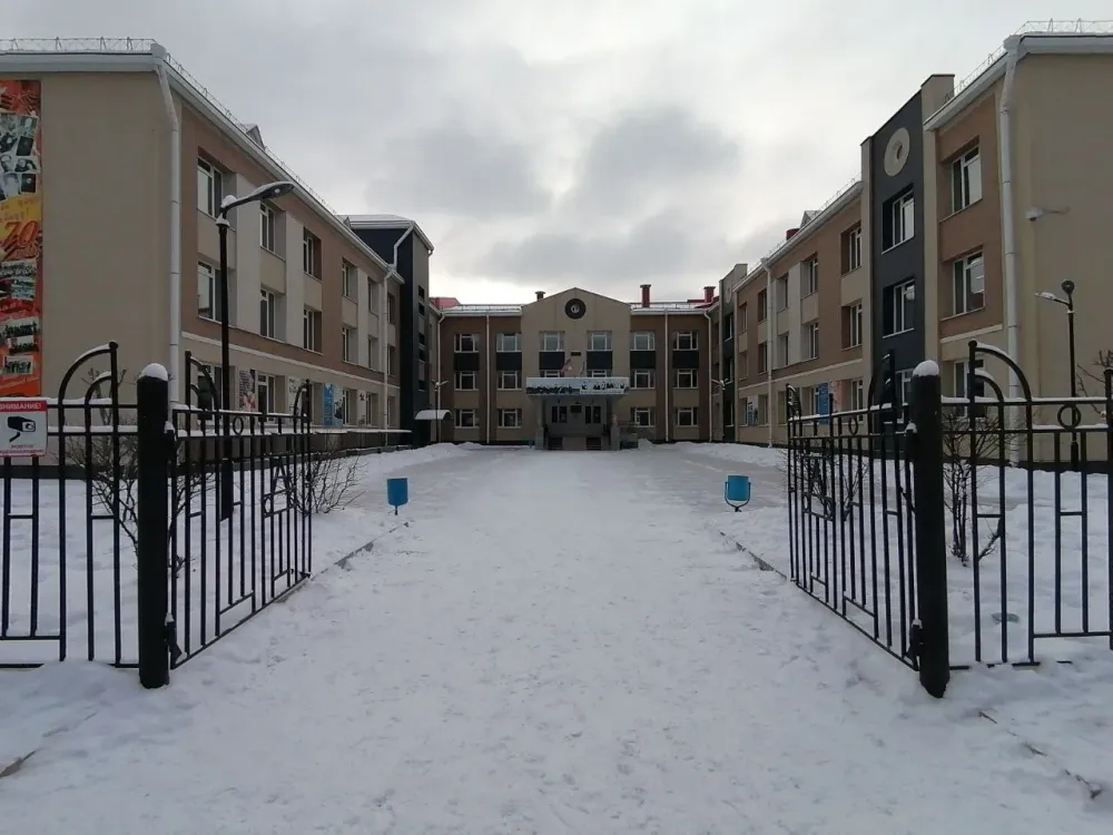 Свободное посещение школ ввели в Хабаровске из-за предстоящего циклона