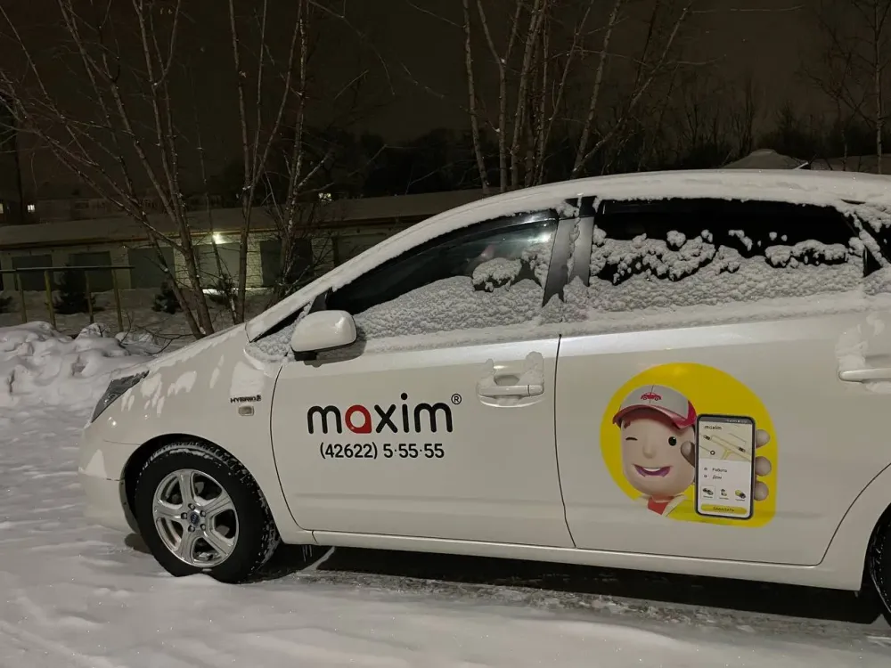 Из-за снежного циклона в Хабаровске почти в три раза выросли цены на такси