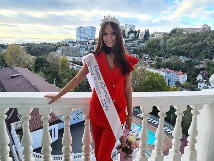 Титул «Мисс Юность Краса России 2023» получила молодая биробиджанка
