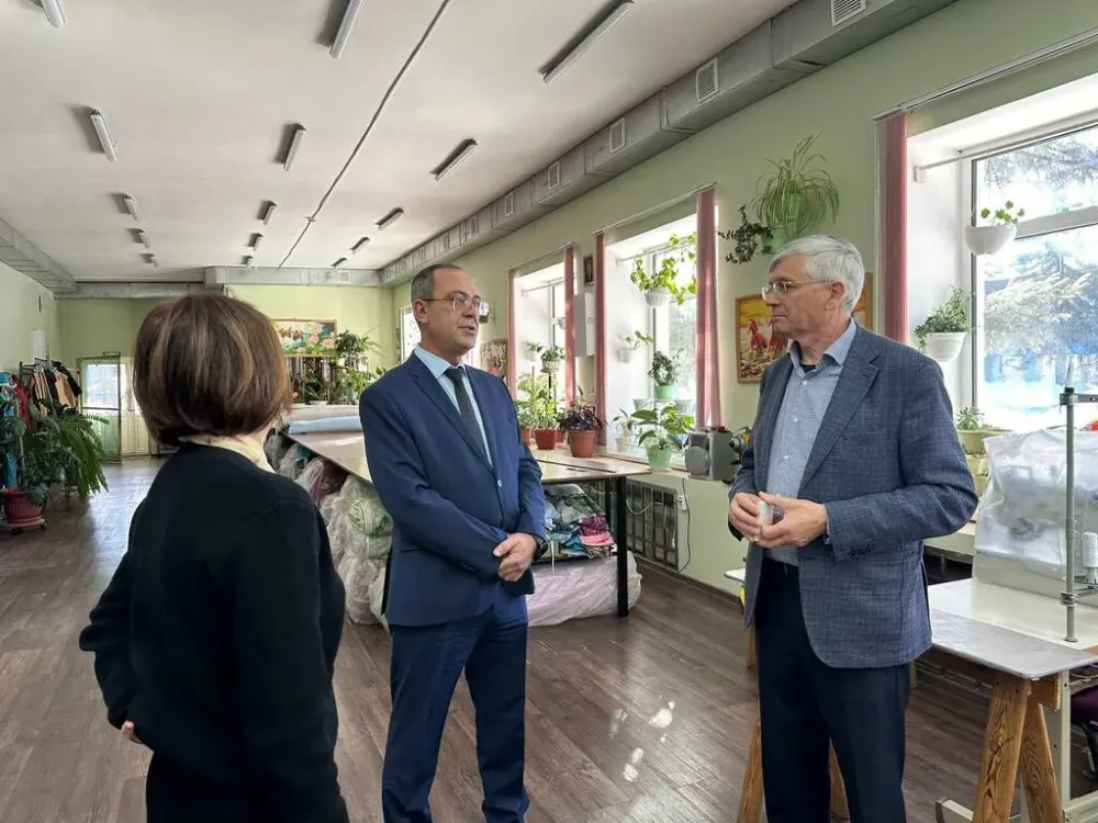 Проинспектировал работу биробиджанских психлечебниц депутат Александр Петров