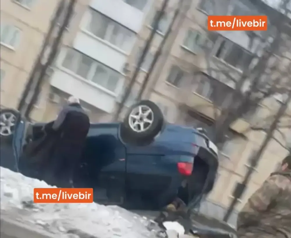 Машина перевернулась в районе чулочной фабрики в Биробиджане