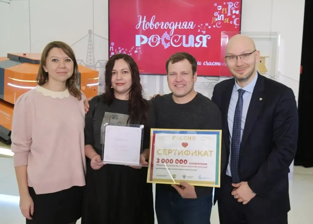 Трехмиллионному гостю выставки «Россия» вручили открытку от Путина и поездку на космодром