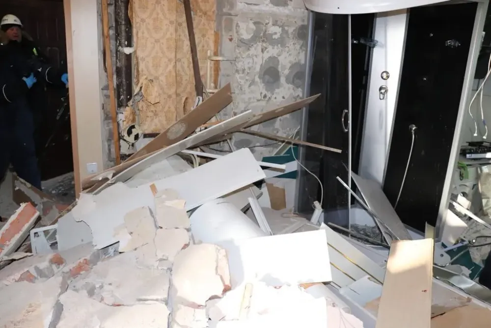 Прокурор ЕАО Заурбек Джанхотов осмотрел место сегодняшнего газового хлопка в многоэтажке