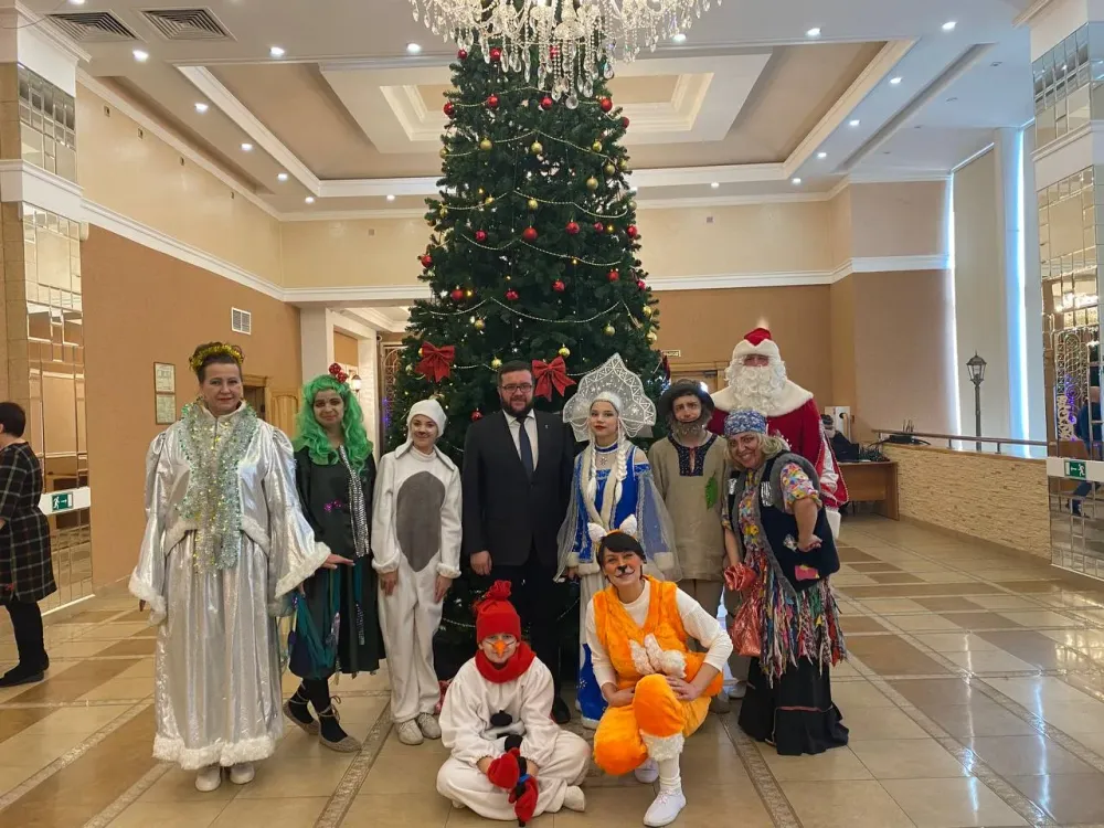 Счастья и семейного благополучия в 2024-м желает жителям Ленинского района Николай Белик