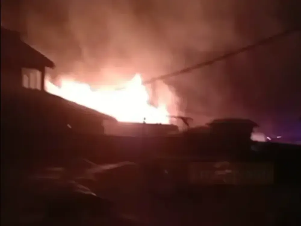 Горит пилорама в Биробиджане