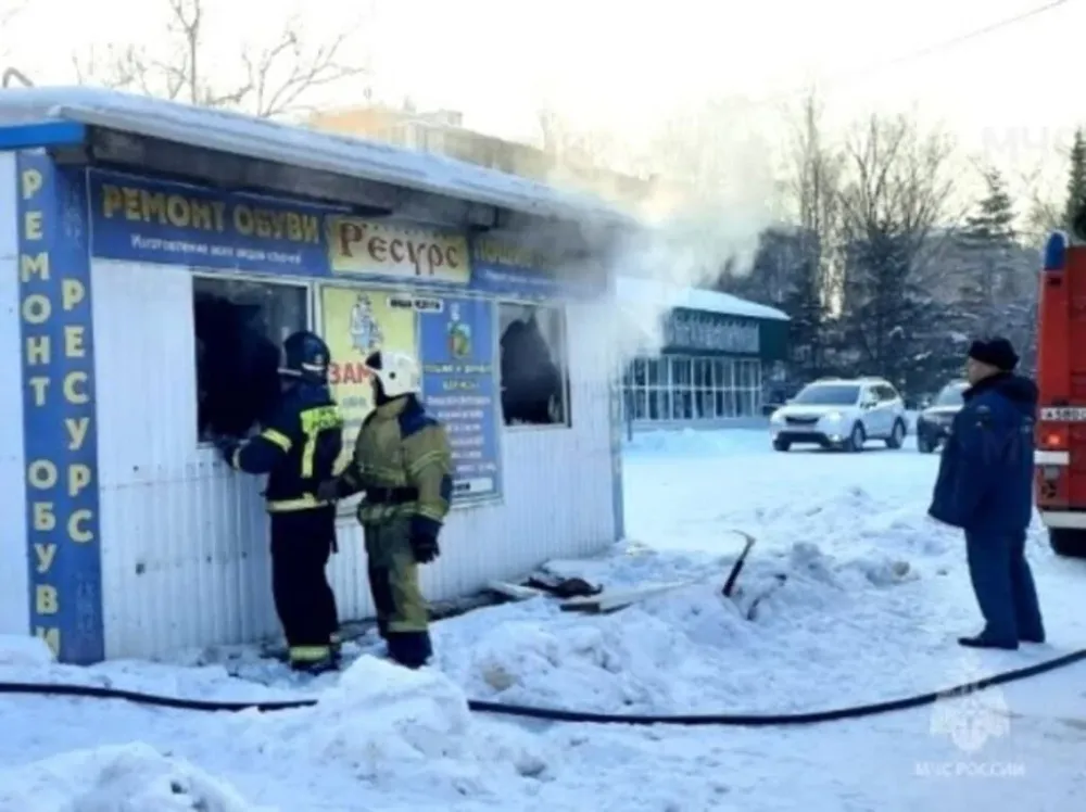 Выгорел ларёк по ремонту обуви в Биробиджане