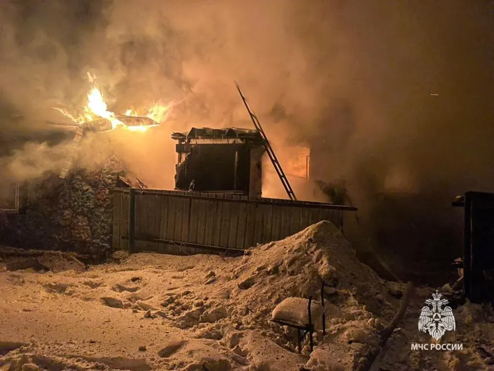 Бдительные соседи спасли хозяйку загоревшегося дома в ЕАО
