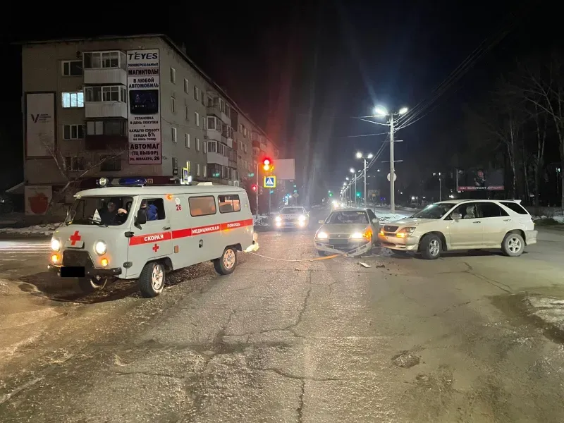 Скорая-буксировщик спровоцировала ДТП в Биробиджане