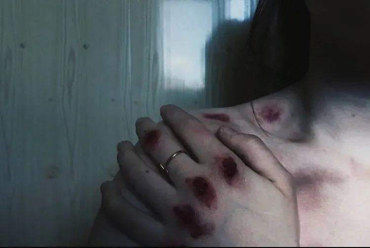 Избил подругу на глазах ее малолетней дочери импульсивный биробиджанец