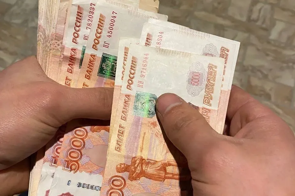 Закинула более 20 тысяч рублей на баланс телефона лже-работодателю биробиджанка