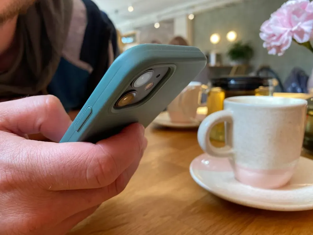 Мошенники сгенерировали голос биробиджанки и от ее имени просили знакомых занять денег