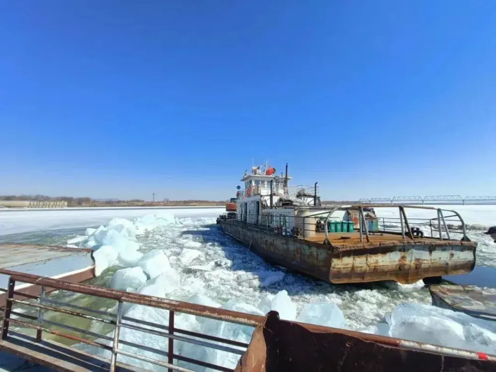 Демонтаж понтонного моста через Амур начали между ЕАО  и Китаем