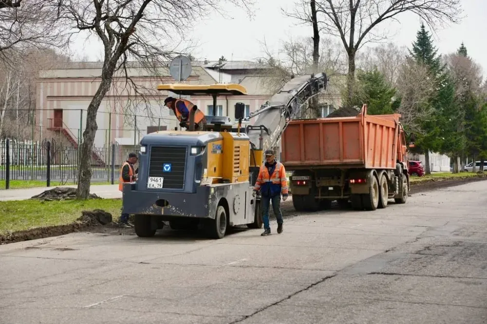 Новый асфальт постелили на одной из улиц Биробиджана